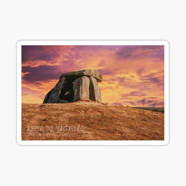 Vista previa del artículo con la obra «Dolmen de Anta do Tapadao. Ruinas neolíticas en Crato », diseñado y vendido por spjeart.