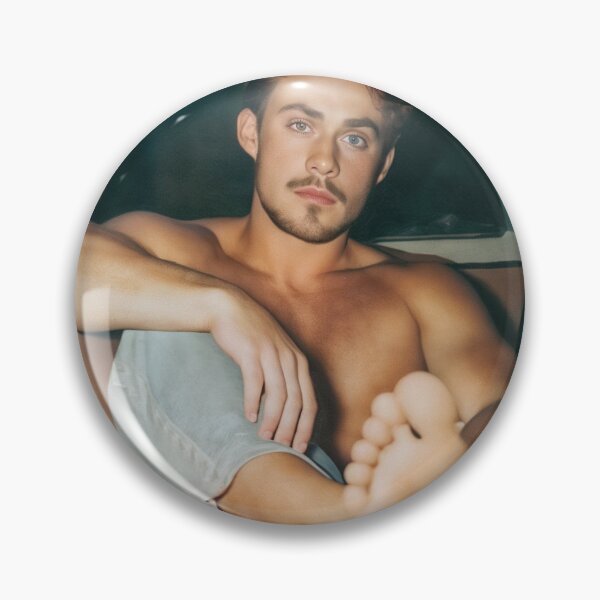 Artikelvorschau, Dacre Montgomery Ästhetik entworfen und verkauft von sarzerdesigns.
