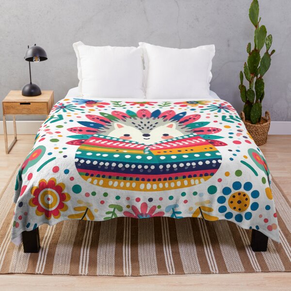 Artikelvorschau, Skandinavische Volkskunst Niedlicher Igel in farbenfroher Volksdecke von heidiannemorris © entworfen und verkauft von FOLK ART FUSION by heidiannemorris.