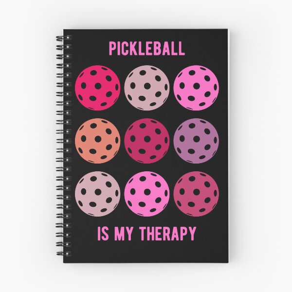 Artikelvorschau, Pickleball-Mädchen, Glücklicher Pickleball-Spieler, Pickleball-Familie, Pickleball macht mich glücklich, Pickleball-Eltern, Pickleball-Team, Pickleball-Kader entworfen und verkauft von KolorellaS.
