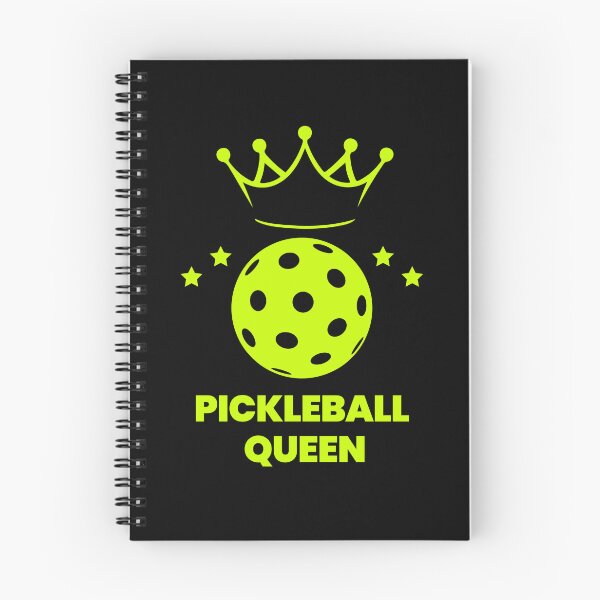 Artikelvorschau, Pickleball-Königin, Pickleball-Mädchen, glücklicher Pickleball-Spieler, Pickleball-Familie, Pickleball macht mich glücklich, Pickleball-Eltern, Pickleball-Team, Pickleball-Kader entworfen und verkauft von KolorellaS.