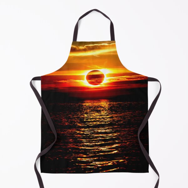 Artikelvorschau, Verfinsterter Sonnenuntergang über ruhigem Wasser entworfen und verkauft von Exodoi.