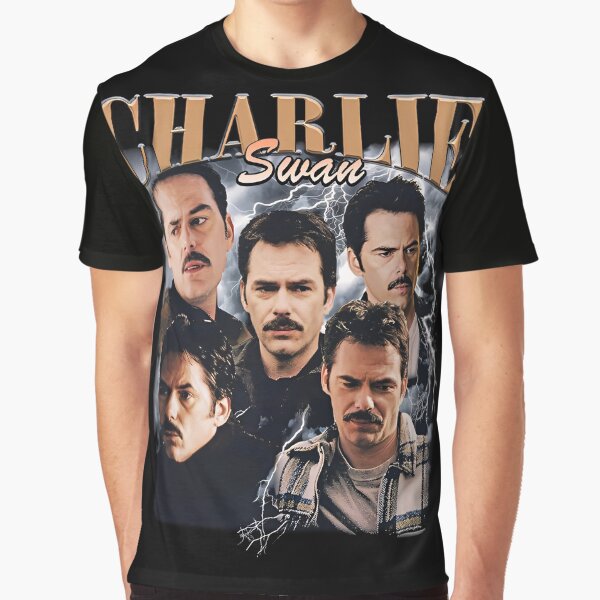 Vista previa del artículo con la obra «Camiseta vintage de Charlie Swan de los años 90, camiseta hecha por un fan de Billy Burke - Camiseta del equipo Charlie», diseñado y vendido por UloMiridane.