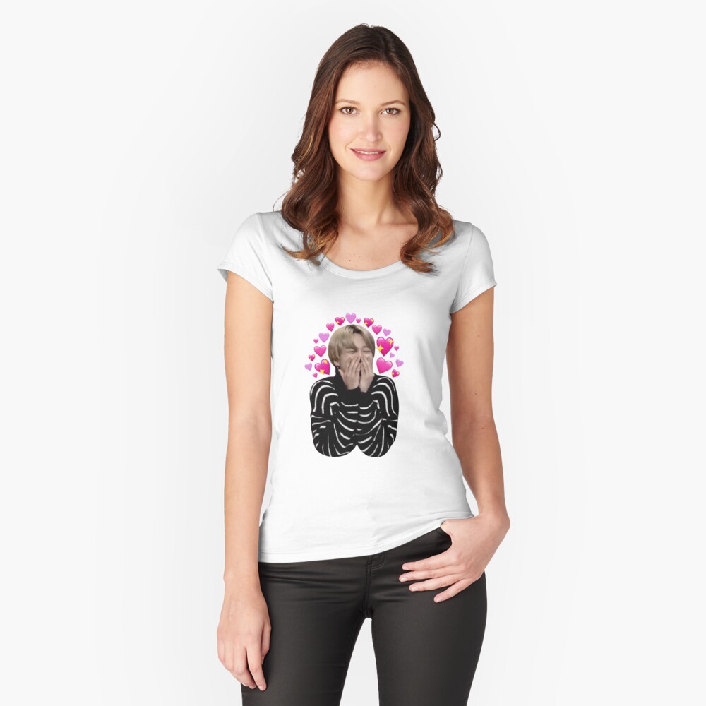 Artikel-Vorschau von Tailliertes Rundhals-Shirt, designt und verkauft von kaptenzissou.