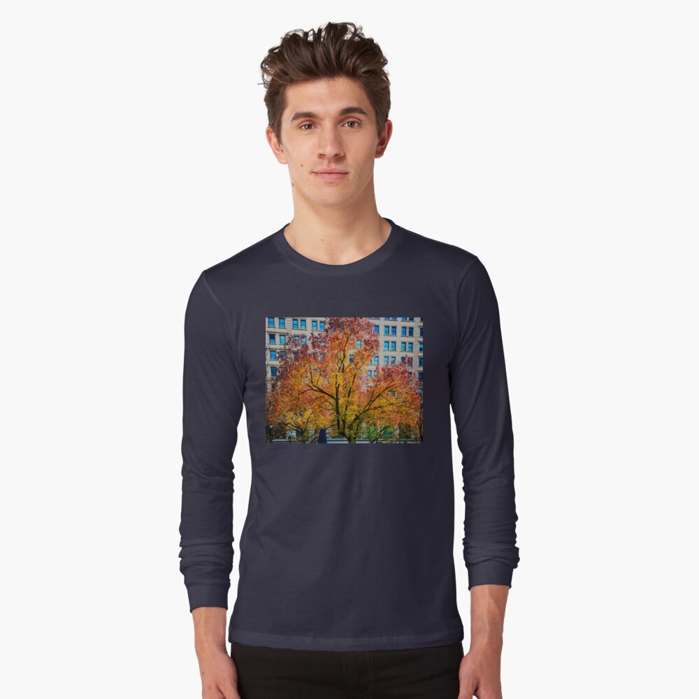 Aperçu de l'œuvre T-shirt manches longues créée et vendue par ArdethBey.