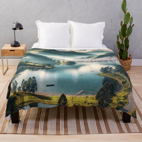 Artikelvorschau, Seenlandschaft mit Hintergrund entworfen und verkauft von MerlinWear.