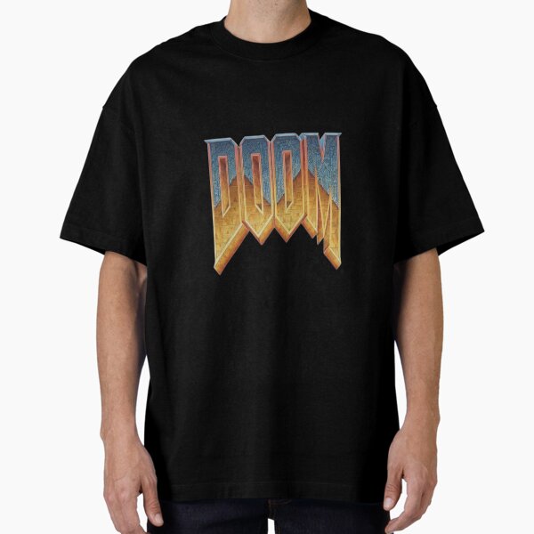 Vista previa del artículo con la obra «Logotipo del juego DOOM: diseño de homenaje a un jugador de FPS retro», diseñado y vendido por LAS-PRINTS.