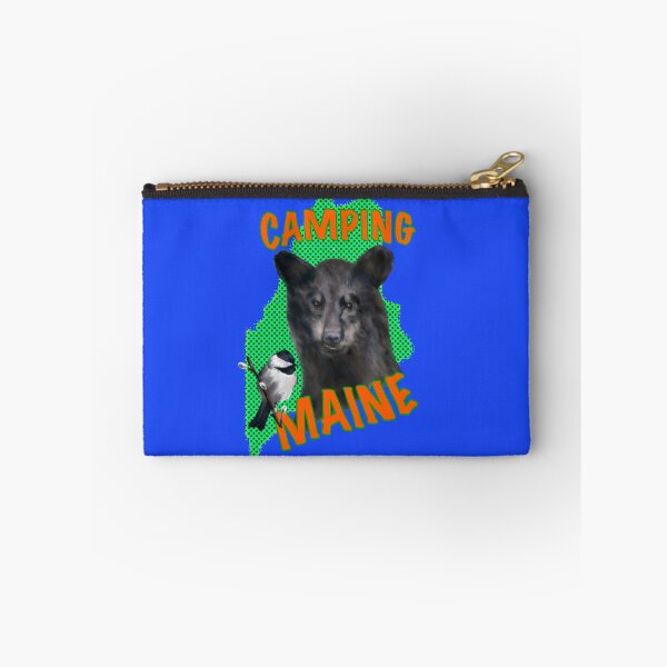Artikelvorschau, Camping in Maine mit Maine-Schwarzbär und Maine-Meise entworfen und verkauft von ArtRoyal13.