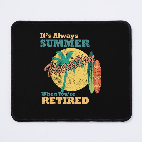 Artikelvorschau, Ruhestands-Sommerurlaubsdesign – Strand, Surfbretter & Palmen-Retro-Vibes entworfen und verkauft von StickerAndLove.