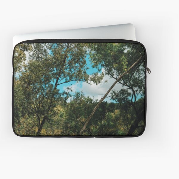 Una ventana en el bosque Funda para portátil
