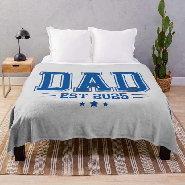 Vista previa del artículo con la obra «Camisa estilo universitario para papá nuevo, regalo para el Día del Padre, recién nacido, 2025», diseñado y vendido por w1ckerman.