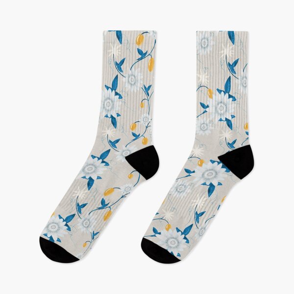 Aperçu de l'œuvre Maracujá do Brasil - Modèle sans couture tropical bleu, jaune, beige créée et vendue par Mr. Reis Design.