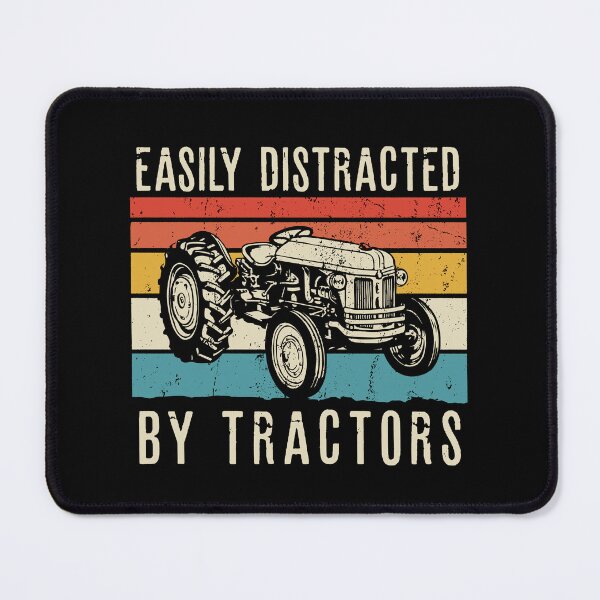 Vista previa del artículo con la obra «Conductor de tractor agricultor que se distrae fácilmente con los tractores», diseñado y vendido por indiranoizia.