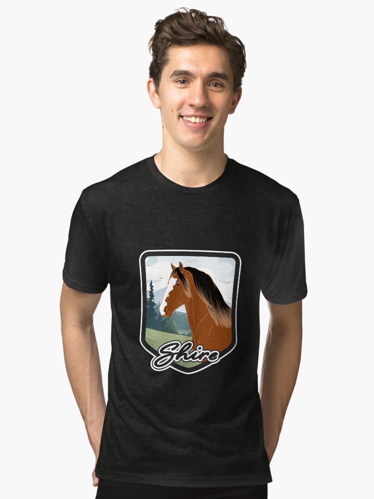Aperçu 1 sur 7. T-shirt chiné avec l'œuvre Cheval Shire, blason et armoirie cheval bai, cheval de trait, races de chevaux du Royaume Uni créée et vendue par WebEquitation.