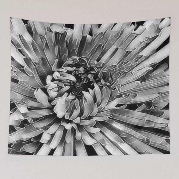 Artikelvorschau, Schwarz-weiße Chrysantheme – Blumenmuster aus Buntglas entworfen und verkauft von SL Timeless Moments .