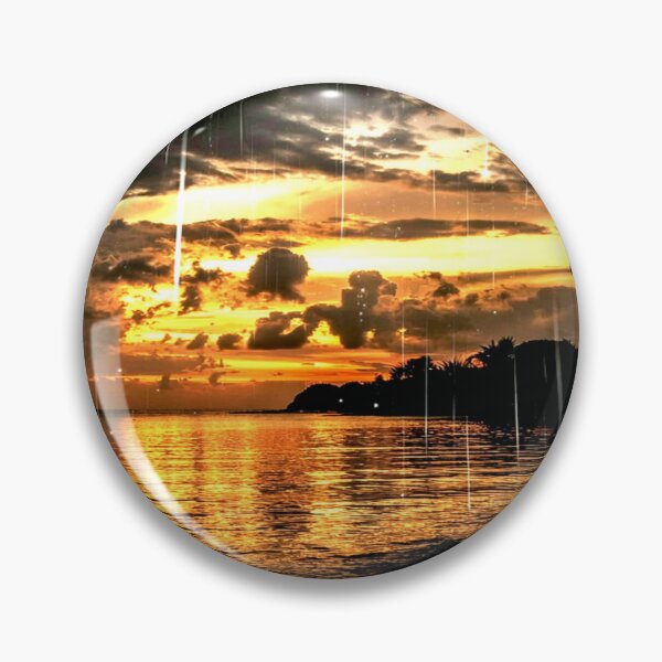 Artikelvorschau, Goldener Sonnenuntergang über ruhigem Wasser entworfen und verkauft von Exodoi.