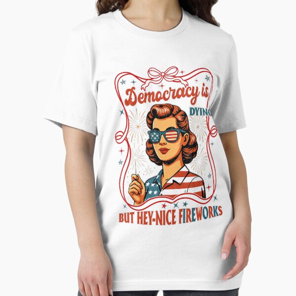 Item preview, Die Demokratie stirbt, aber hey, schönes Feuerwerk am 4. Juli designed and sold by Wilson-Aura.