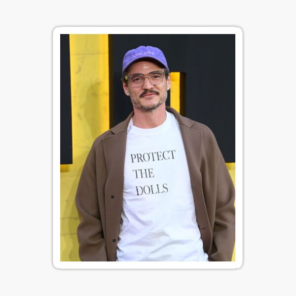 Aperçu de l'œuvre Autocollant Pedro Pascal « Protégez les poupées » créée et vendue par pascaldiaz.