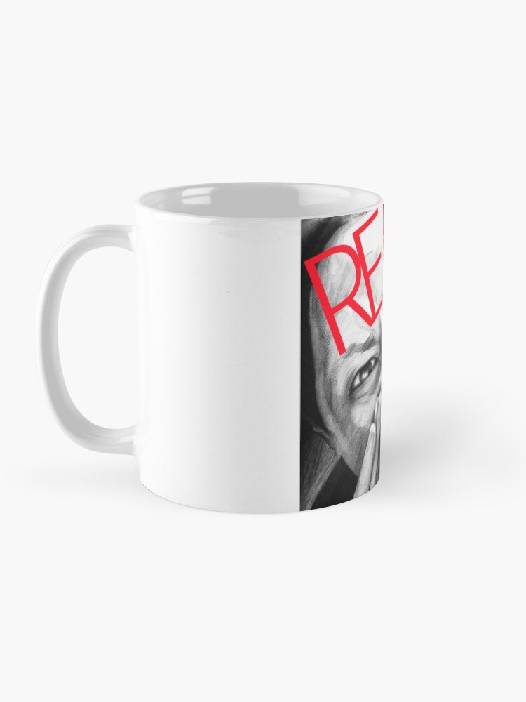 Imagen 3 de 6, Taza de café con la obra Victoria Contreras Flores READ!, diseñada y vendida por VictoriaCF.