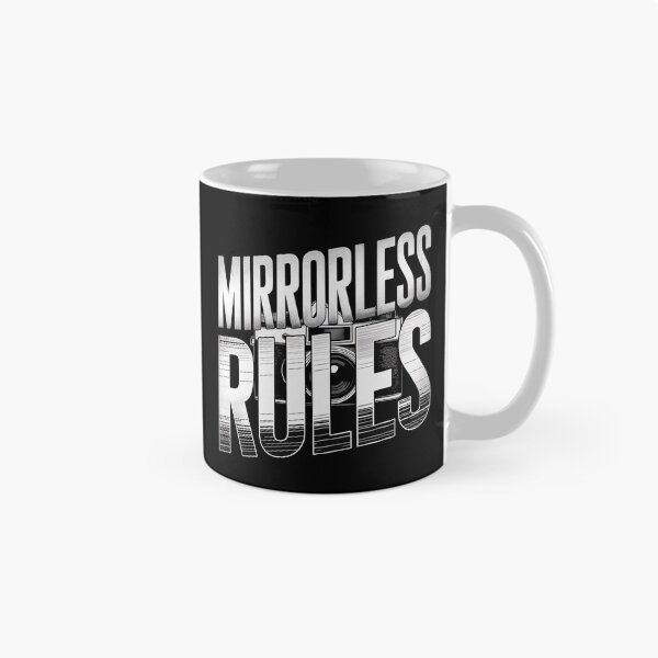 Artikelvorschau, Mirrorless Rules Typografie T-Shirt entworfen und verkauft von Darren Wilkes.