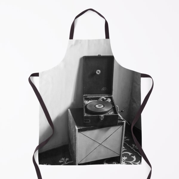 Aperçu de l'œuvre Vieux tourne-disque, en noir et blanc créée et vendue par felipequeiroz.