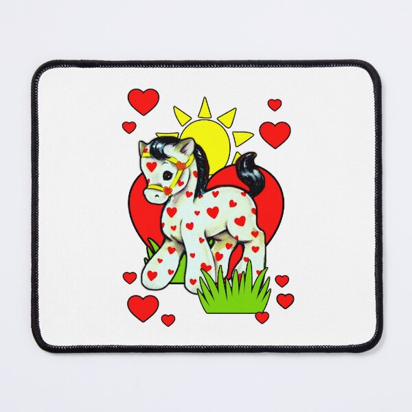 Artikelvorschau, Vintage Spielzeugpferd Collage Druck. Herzen und eine leuchtend gelbe Sonne inklusive. entworfen und verkauft von CirqueBizerk.