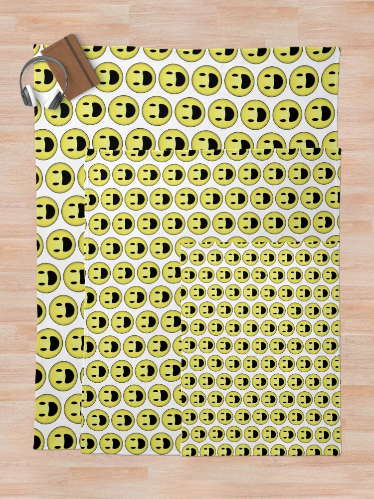 Imagen 5 de 6, Manta con la obra Smiley, diseñada y vendida por RazyCe.