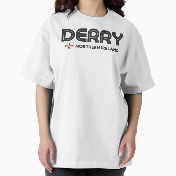 Vista previa del artículo con la obra «Derry - Irlanda del Norte», diseñado y vendido por Sketch-Shack.
