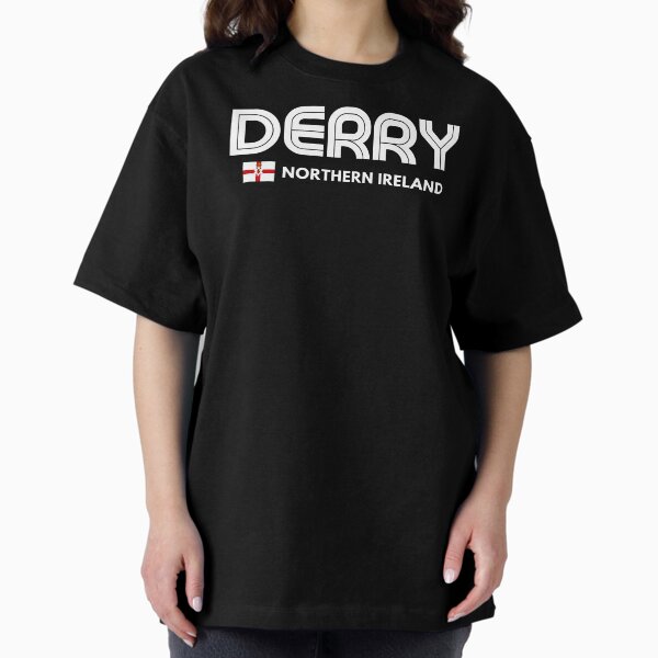 Vista previa del artículo con la obra «Derry - Irlanda del Norte», diseñado y vendido por Sketch-Shack.
