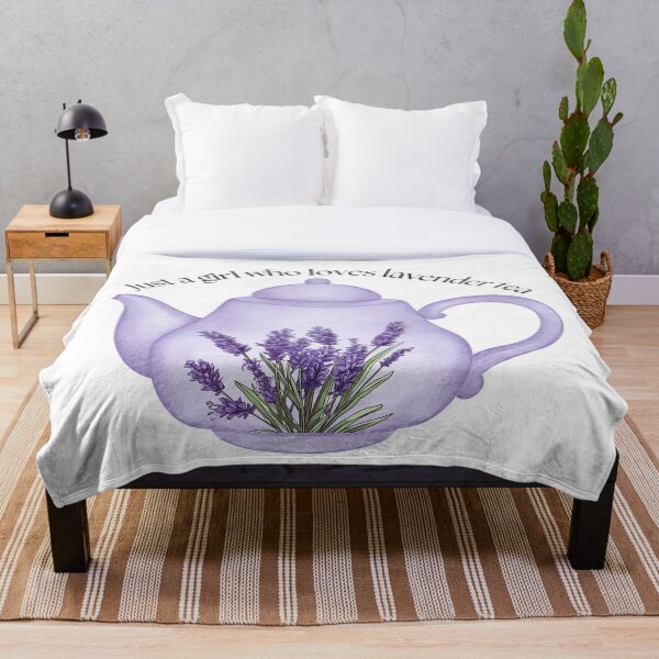 Aperçu de l'œuvre Juste une fille qui aime le thé à la lavande théière florale lilas violet créée et vendue par ClickATee Store .