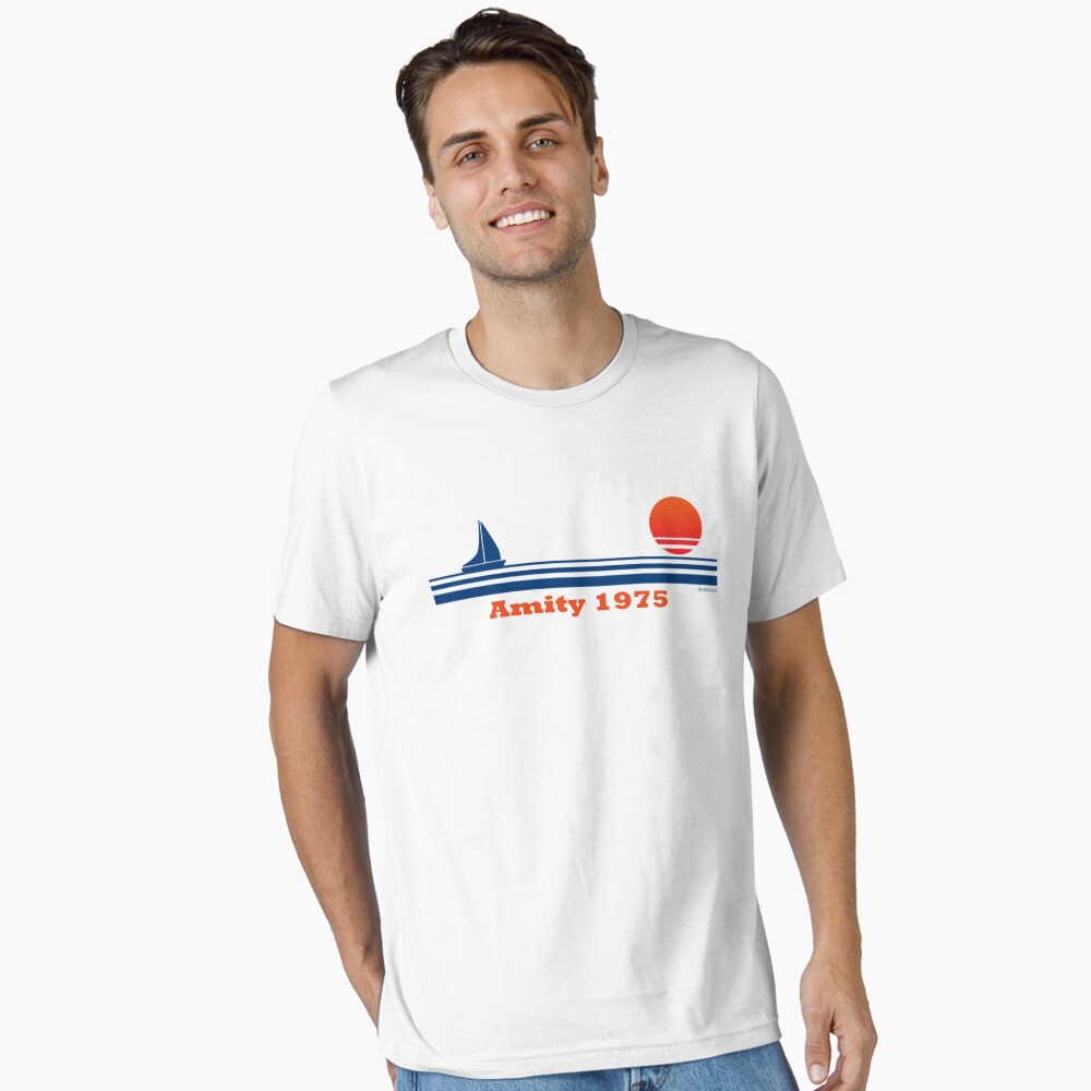 Aperçu de l'œuvre T-shirt essentiel créée et vendue par FreakyNaked.