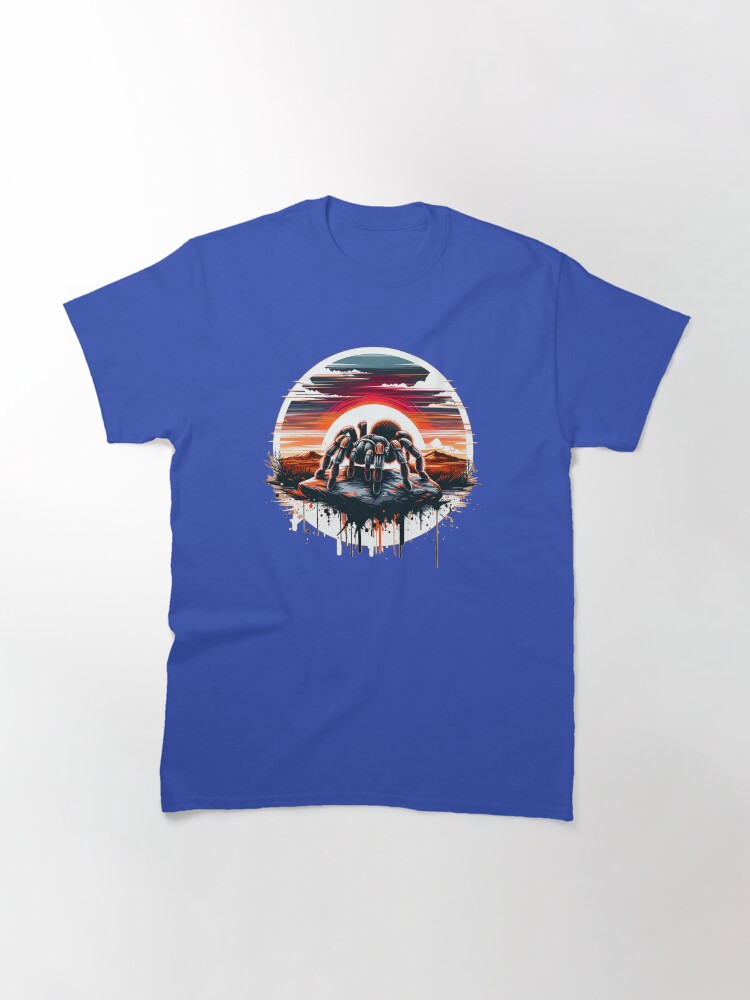 Thumbnail 3 von 7, Classic T-Shirt, Vogelspinne im Sonnenuntergang designt und verkauft von Kobeko.