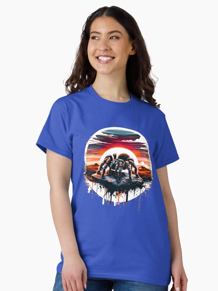 Thumbnail 2 von 7, Classic T-Shirt, Vogelspinne im Sonnenuntergang designt und verkauft von Kobeko.