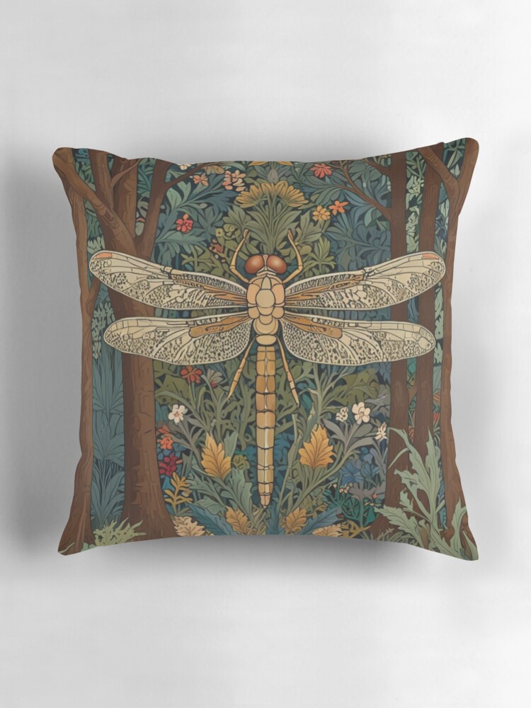 Aperçu 3 sur 4. Coussin avec l'œuvre vintage art nouveau libellule forêt forestière jardin botanique forêt créée et vendue par hollycooper.
