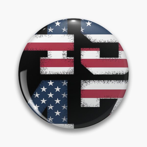 Artikelvorschau, Trump 2024 Vintage 45 47 Stand mit amerikanischer Flagge entworfen und verkauft von Nekusa.