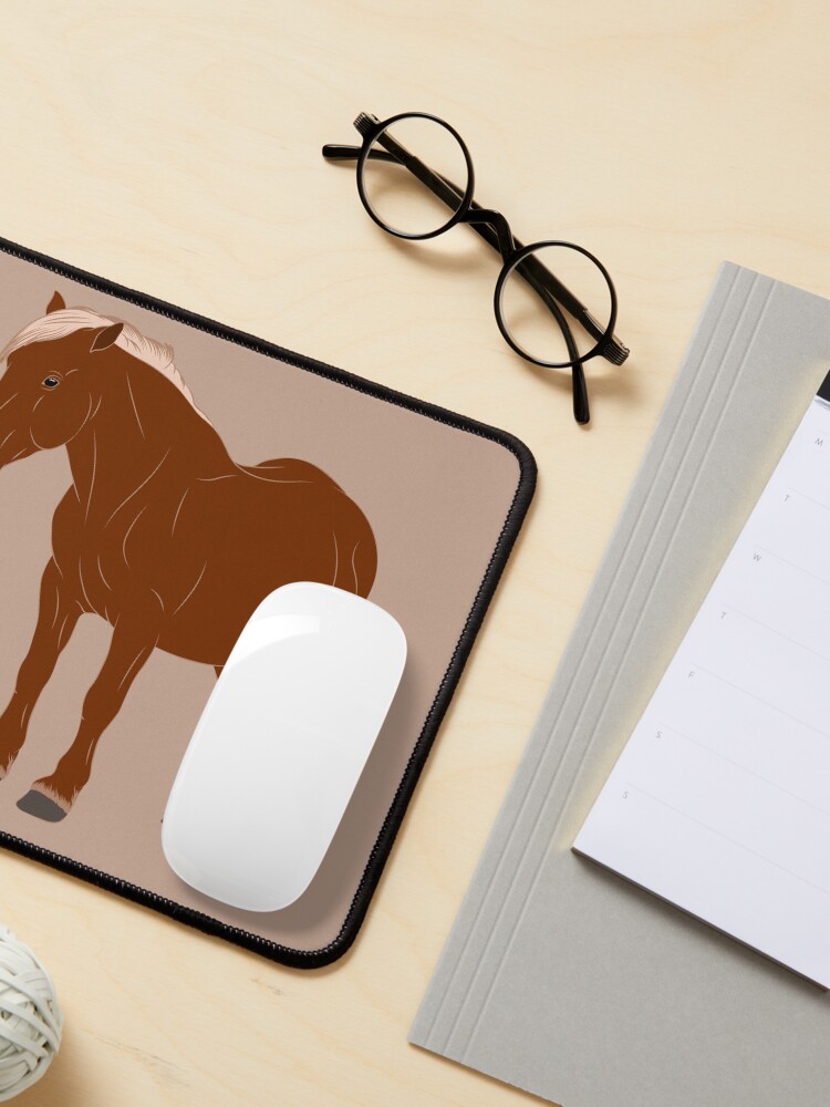 Aperçu 3 sur 5. Tapis de souris avec l'œuvre Cheval Abtenauer, dessin cheval alezan, cheval de selle, races de chevaux de l'Autriche créée et vendue par WebEquitation.