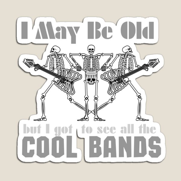 Aperçu de l'œuvre Je suis peut-être vieux, mais j'ai pu voir tous les concerts de rock des groupes cool. T-shirt créée et vendue par OldSkullDesigns.