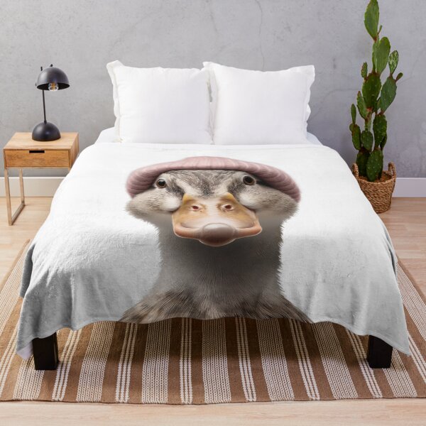 Artikelvorschau, Gemütliche Ente mit rosa Wintermütze, trendiges Tiermode-Kunstwerk entworfen und verkauft von LazyOwlStore.