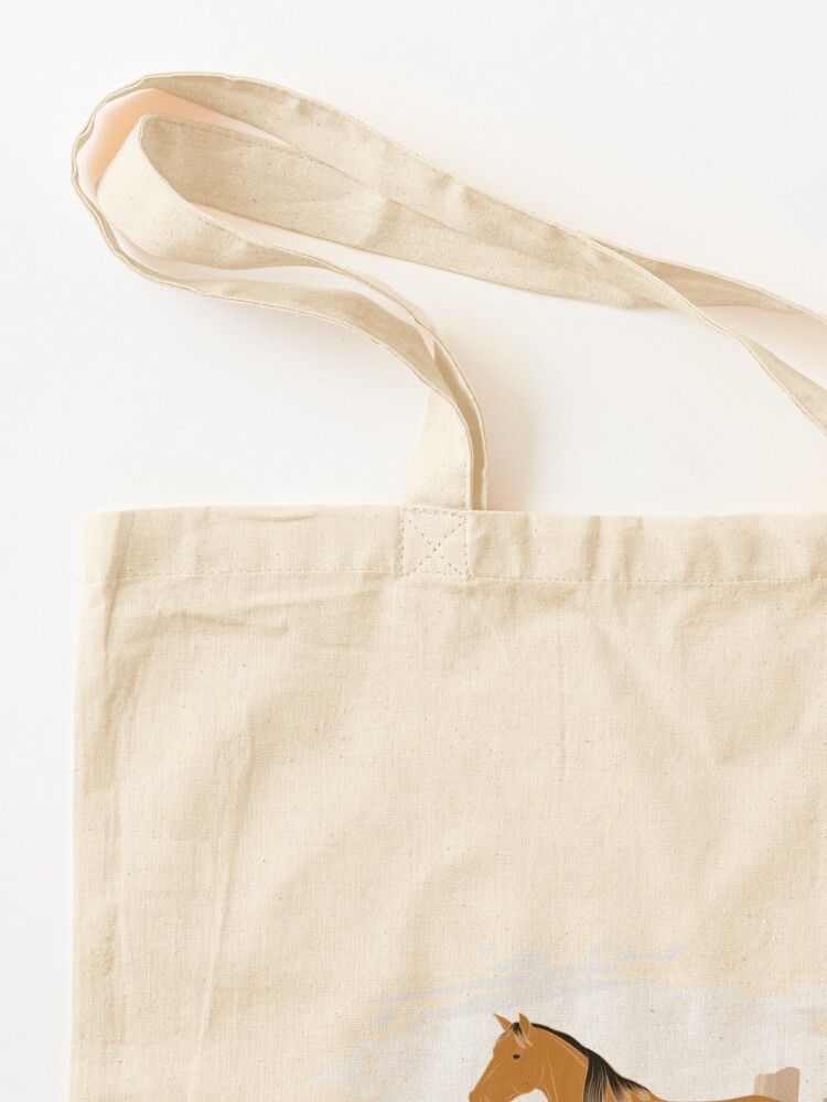 Aperçu 3 sur 5. Tote bag avec l'œuvre Cheval Abstang, cheval isabelle sur un fond de paysage, cheval de selle, races de chevaux des États Unis créée et vendue par WebEquitation.