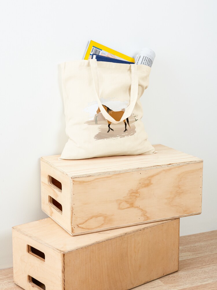 Aperçu 4 sur 5. Tote bag avec l'œuvre Cheval Abstang, cheval isabelle sur un fond de paysage, cheval de selle, races de chevaux des États Unis créée et vendue par WebEquitation.