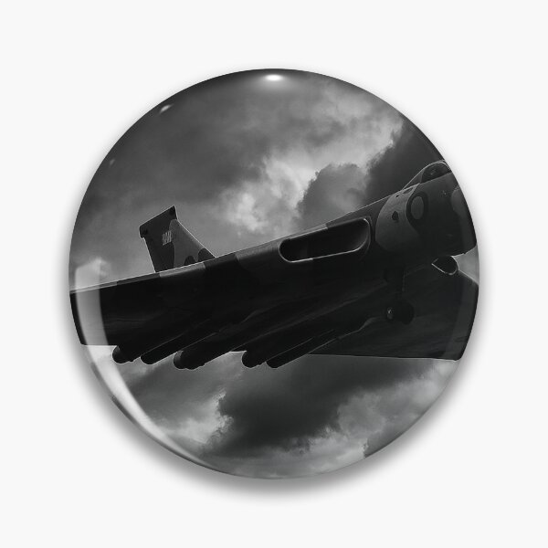Artikelvorschau, Avro Vulcan in Schwarz und Weiß RAF-Bomber im stürmischen Himmel entworfen und verkauft von Skyframe Aviation.