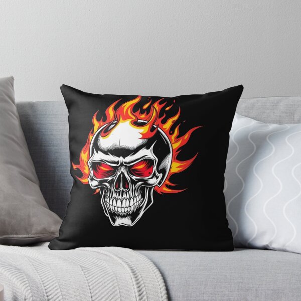 Artikelvorschau, T-Shirt mit flammendem Totenkopf entworfen und verkauft von Rune-Designs.
