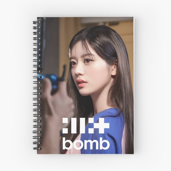 Aperçu de l'œuvre Produits dérivés Minju Bomb | Collections « Bomb » et « Do The Dance » créée et vendue par Valereekmerch.