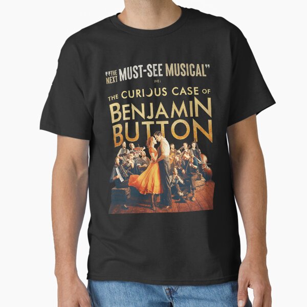 Aperçu de l'œuvre Benjamin Button - la comédie musicale créée et vendue par Top-show-shirts.