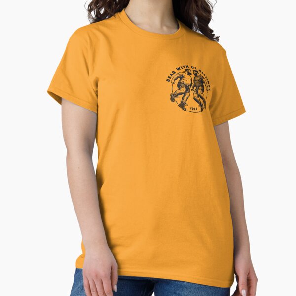 Vista previa del artículo con la obra «Osos Saltarines de la BWU 2025», diseñado y vendido por Bear With Us Helsinki T-shirts.