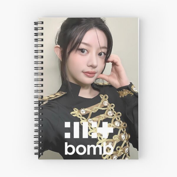 Aperçu de l'œuvre Produits dérivés Minju Bomb | Collections « Bomb » et « Do The Dance » créée et vendue par Valereekmerch.