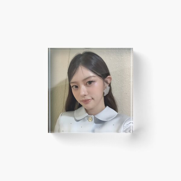 Artikelvorschau, Minju Bomb Merch | "Bomb" & "Do The Dance" Kollektion entworfen und verkauft von Valereekmerch.