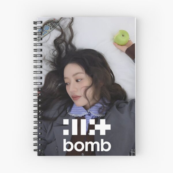 Aperçu de l'œuvre Produits dérivés Minju Bomb | Collections « Bomb » et « Do The Dance » créée et vendue par Valereekmerch.