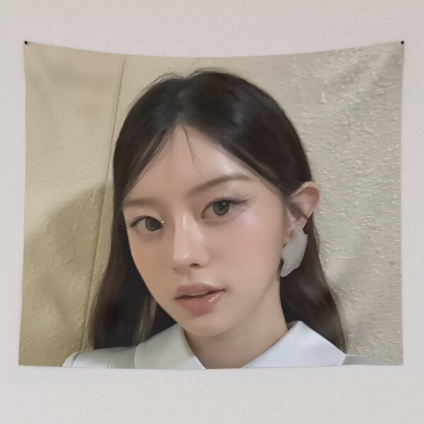 Aperçu de l'œuvre Produits dérivés Minju Bomb | Collections « Bomb » et « Do The Dance » créée et vendue par Valereekmerch.