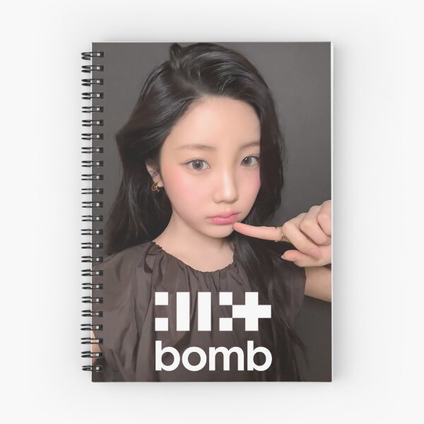 Aperçu de l'œuvre Produits dérivés Wonhee Bomb | Collections « Bomb » et « Do The Dance » créée et vendue par Valereekmerch.